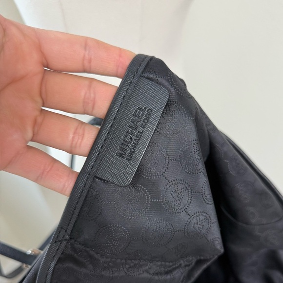 Michael Kors Black and White Jet Set Travel Large Saffiano Leather Open Tote Bag - Picture 8 of 9